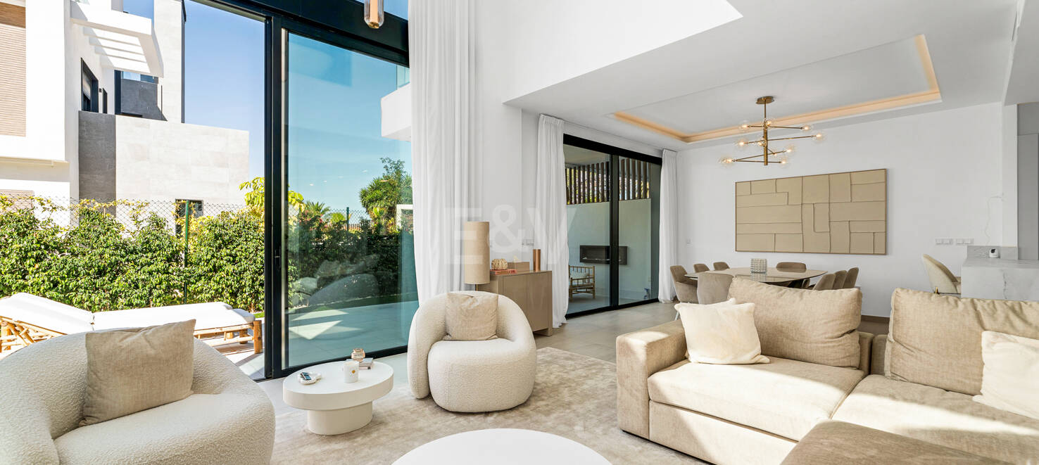 Exclusive Villa with Premium Features and Private Rooftop Pool in Rio Real