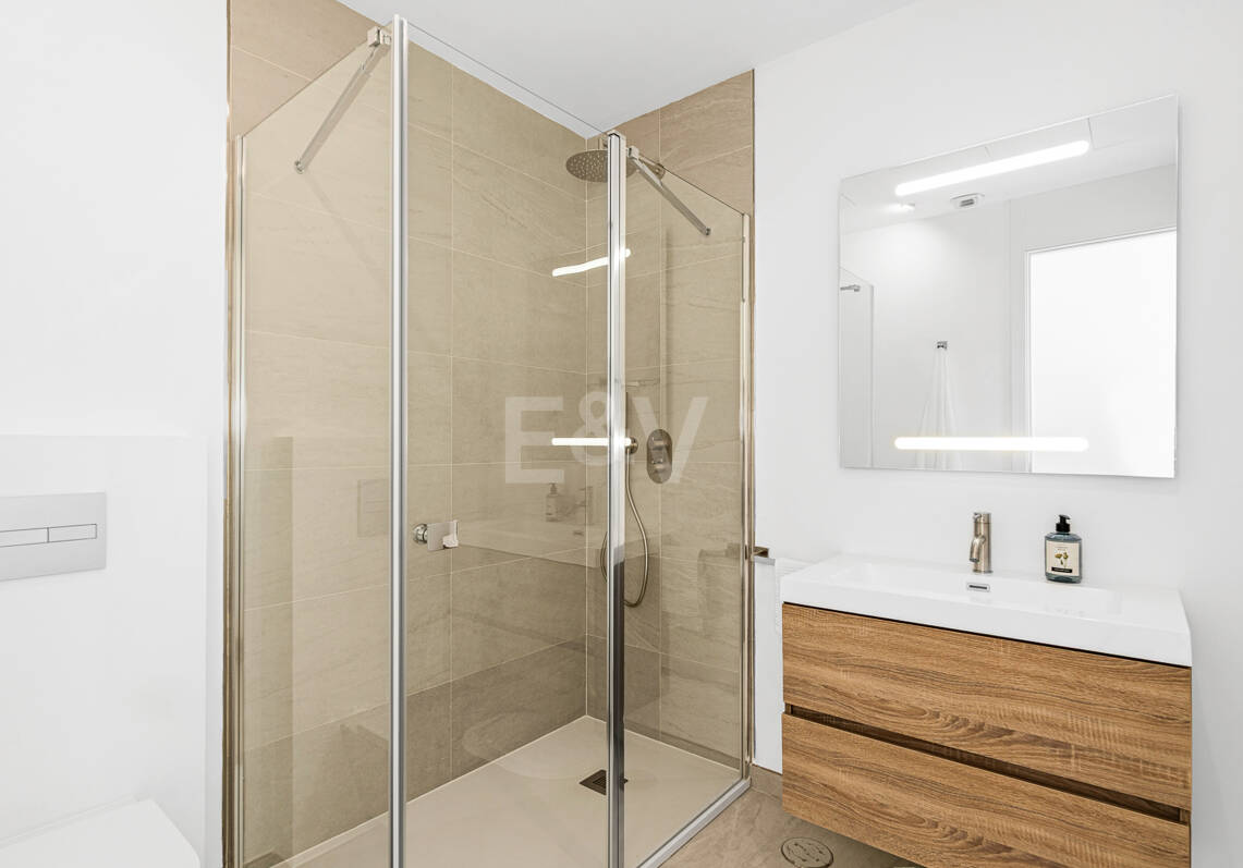 Exklusive Villa mit Premium-Ausstattung und privatem Pool auf dem Dach in Rio Real
