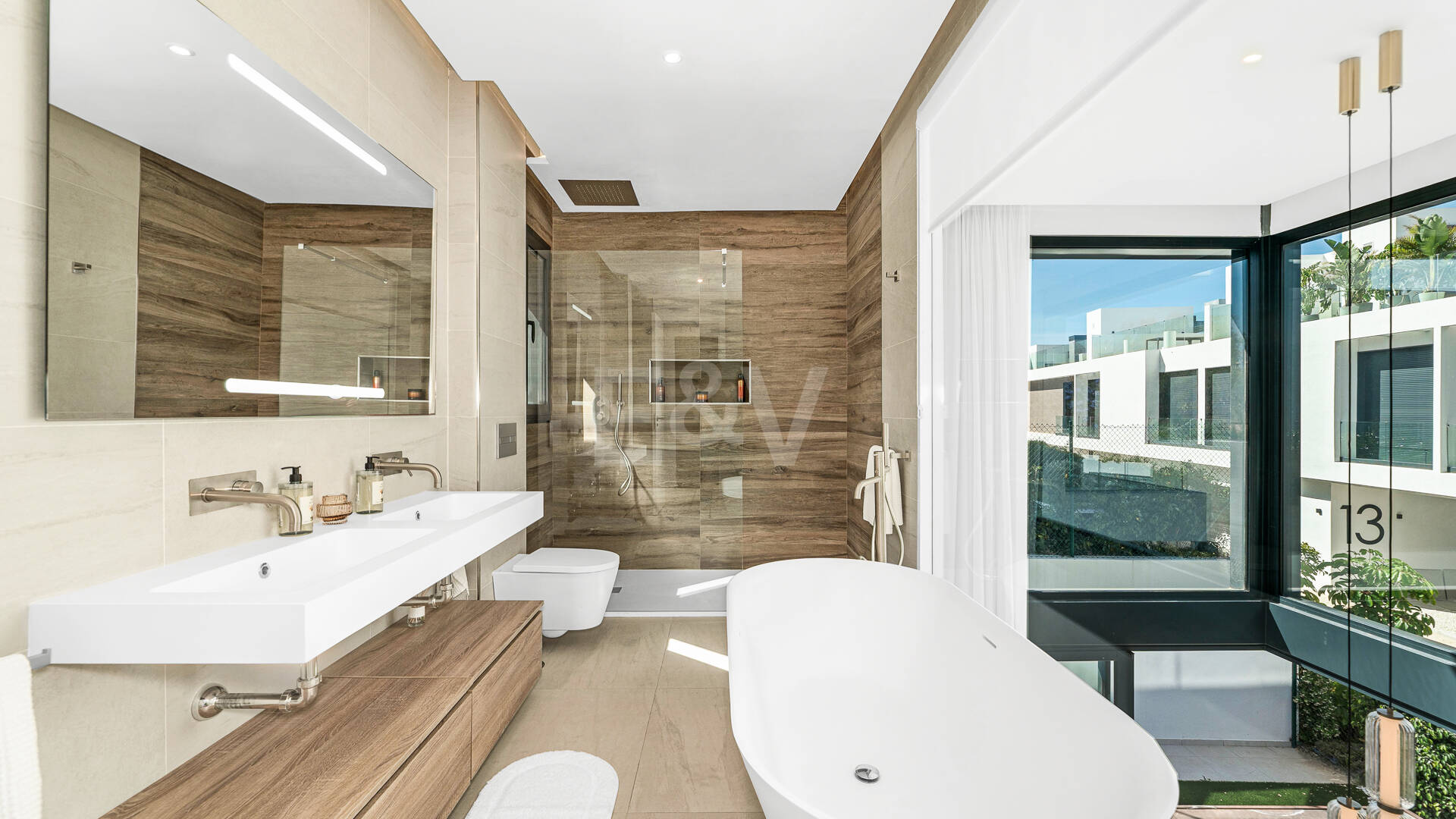 Exklusive Villa mit Premium-Ausstattung und privatem Pool auf dem Dach in Rio Real