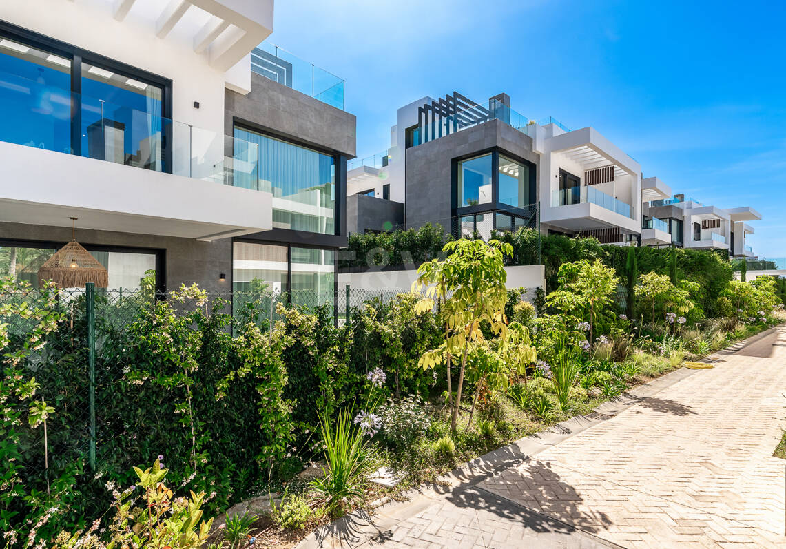 Exklusive Villa mit Premium-Ausstattung und privatem Pool auf dem Dach in Rio Real