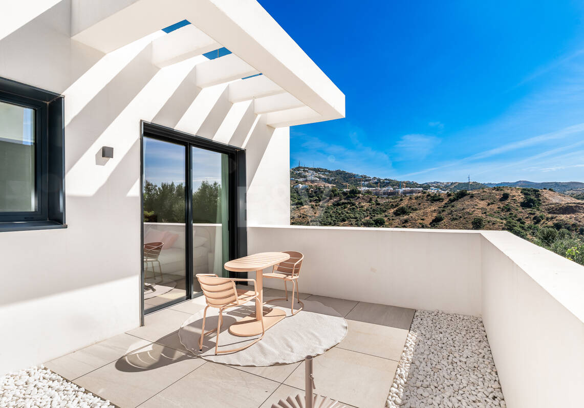 Exklusive Villa mit Premium-Ausstattung und privatem Pool auf dem Dach in Rio Real