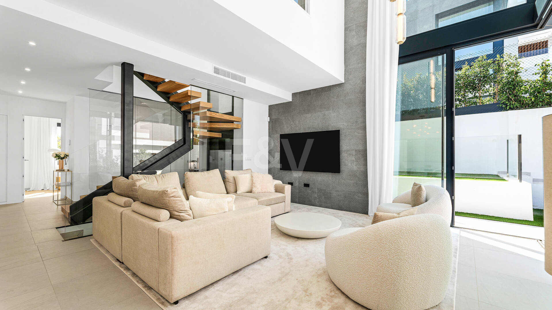 Exklusive Villa mit Premium-Ausstattung und privatem Pool auf dem Dach in Rio Real