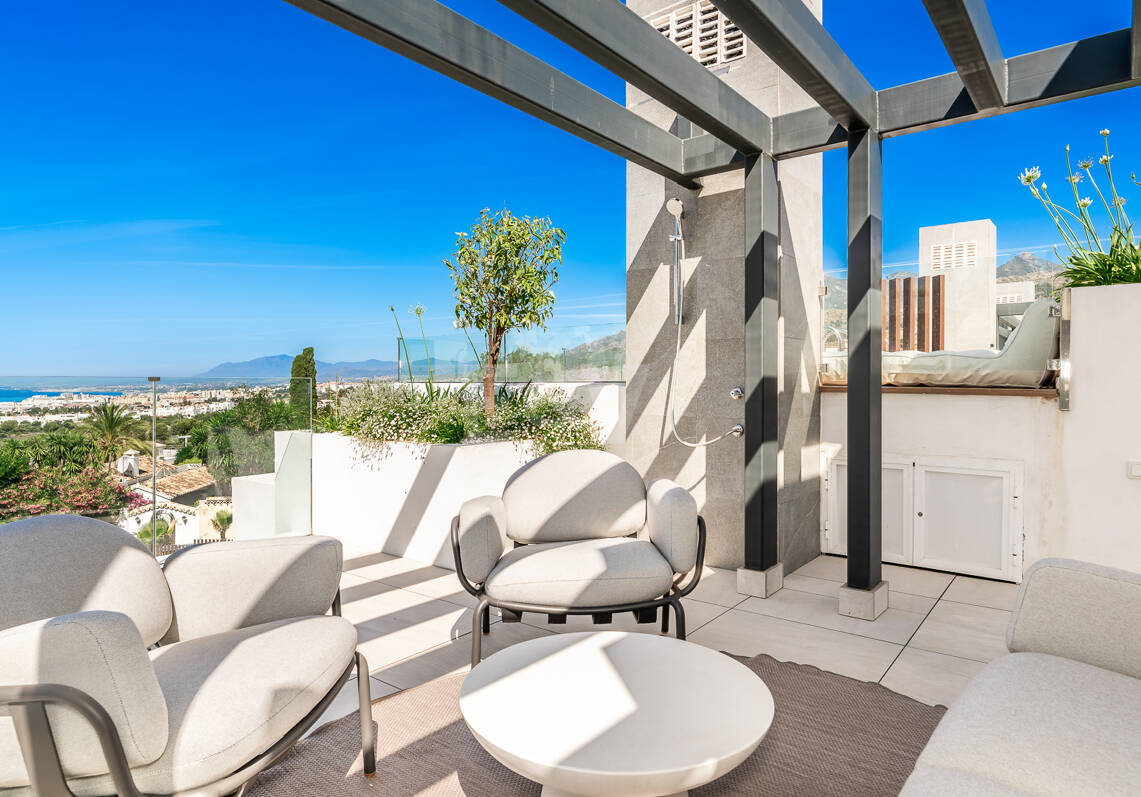 Exklusive Villa mit Premium-Ausstattung und privatem Pool auf dem Dach in Rio Real