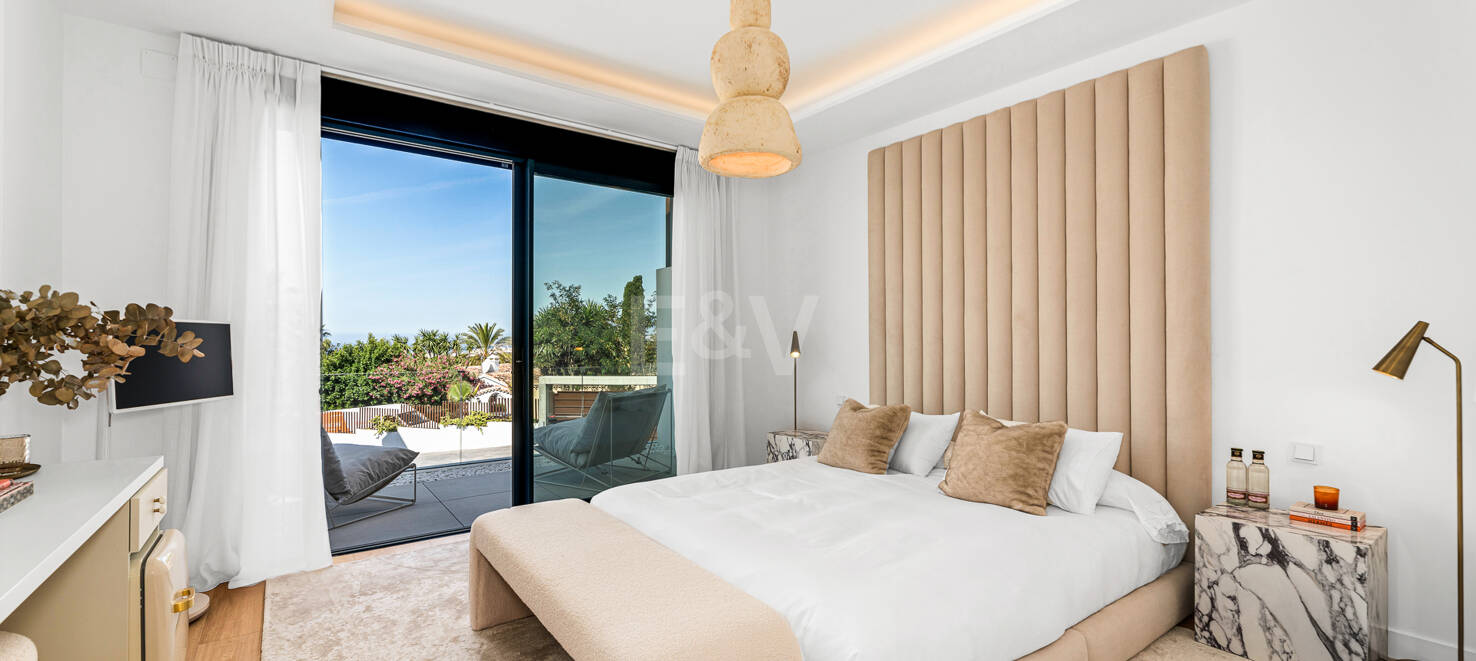Exclusive Villa with Premium Features and Private Rooftop Pool in Rio Real