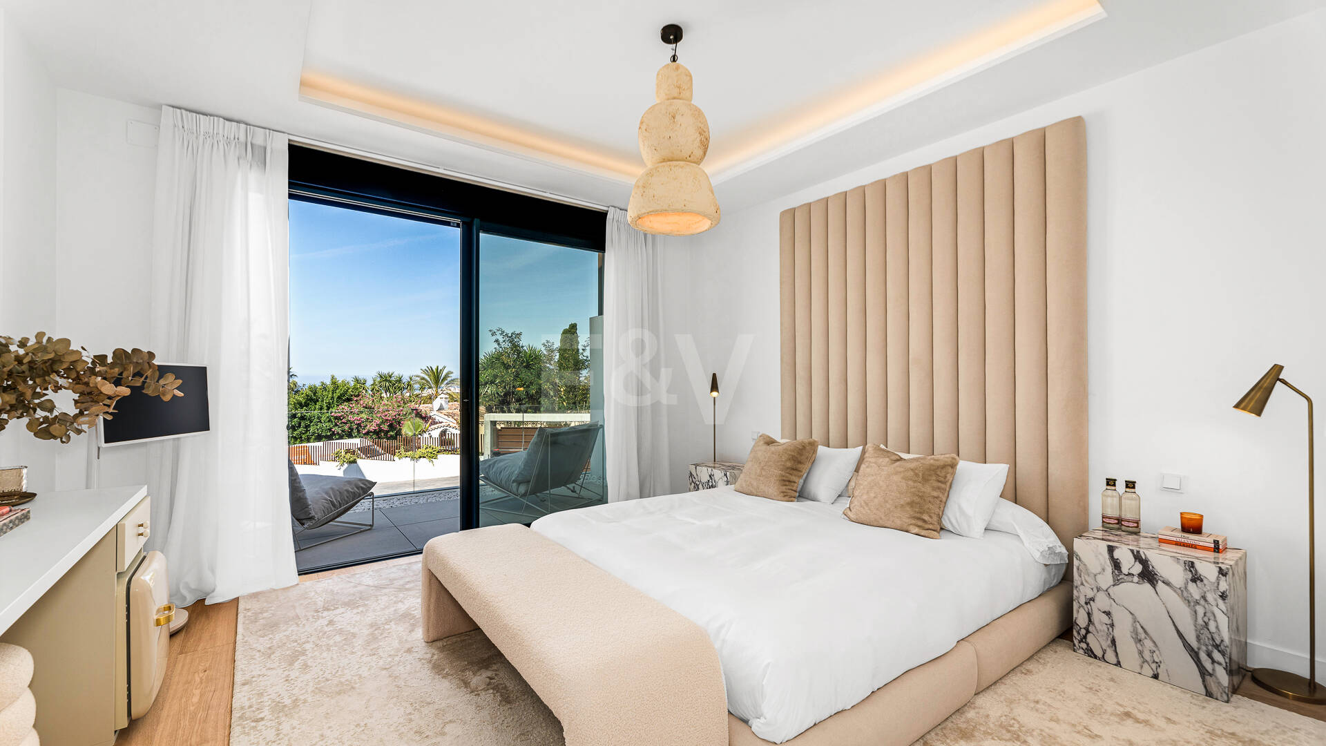 Exklusive Villa mit Premium-Ausstattung und privatem Pool auf dem Dach in Rio Real