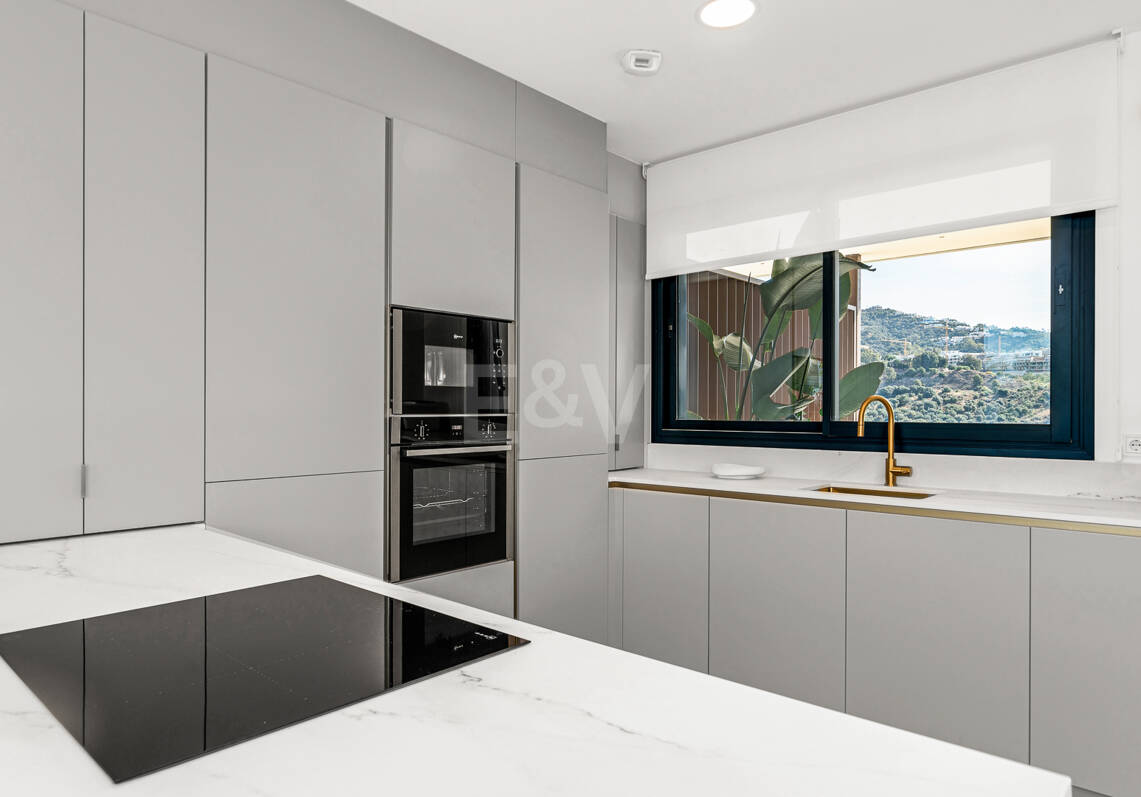 Exklusive Villa mit Premium-Ausstattung und privatem Pool auf dem Dach in Rio Real