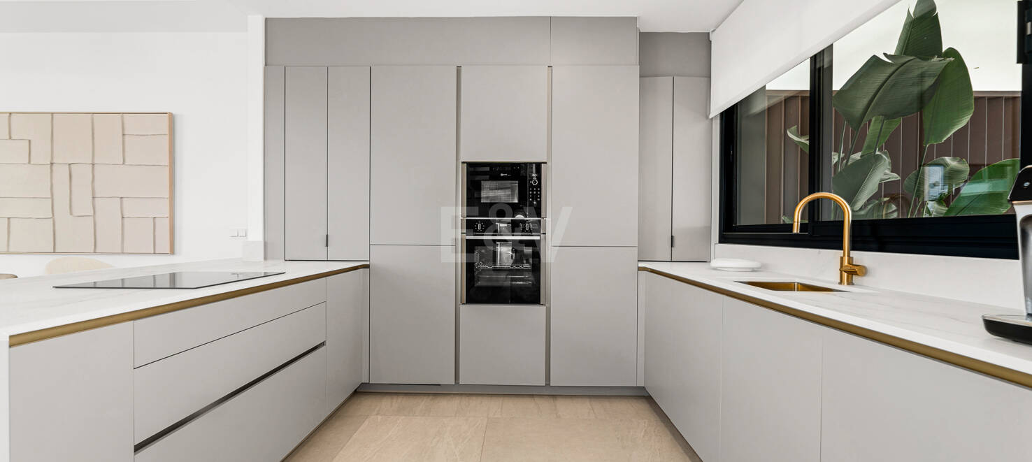 Exclusive Villa with Premium Features and Private Rooftop Pool in Rio Real