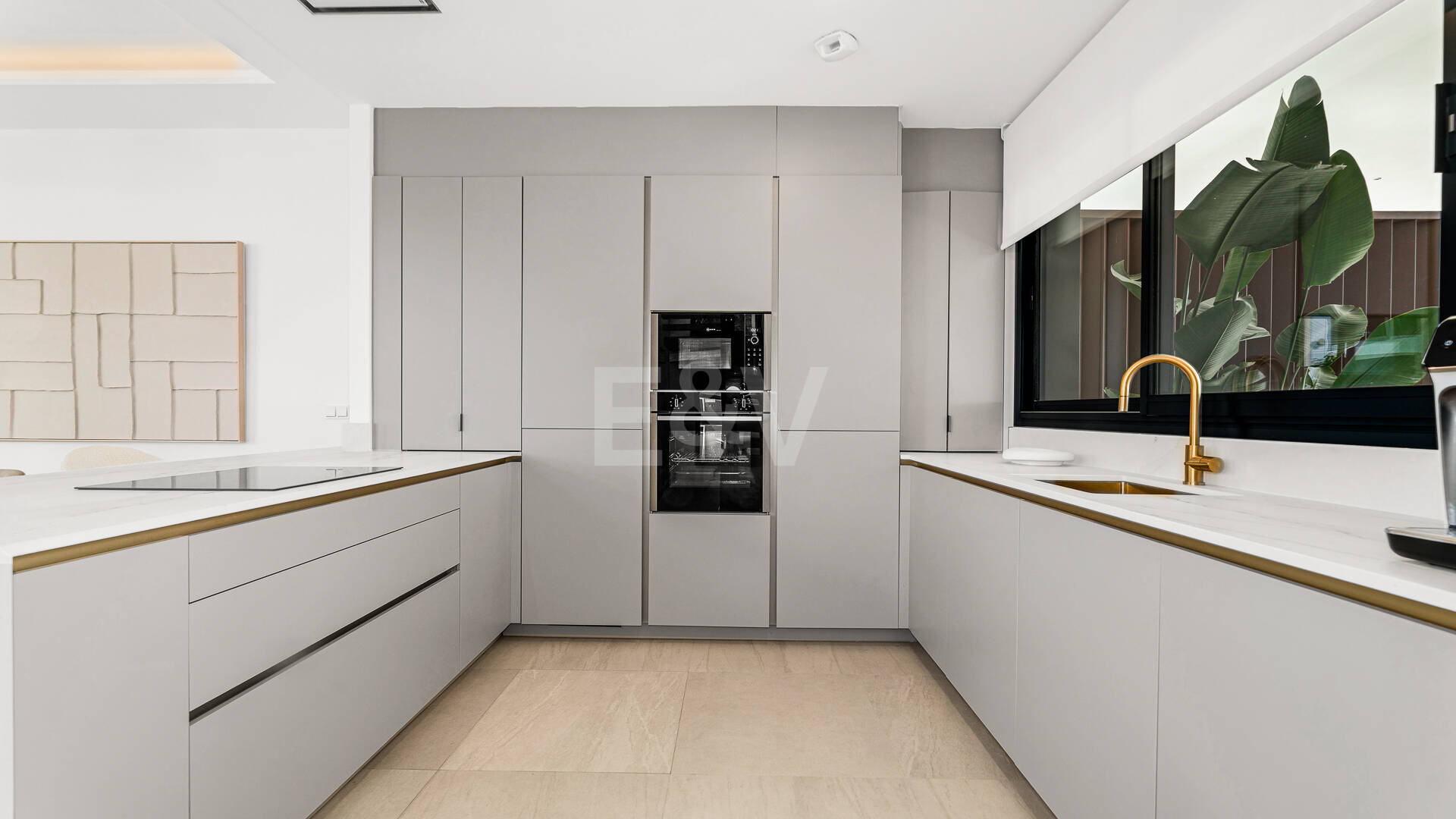 Exklusive Villa mit Premium-Ausstattung und privatem Pool auf dem Dach in Rio Real