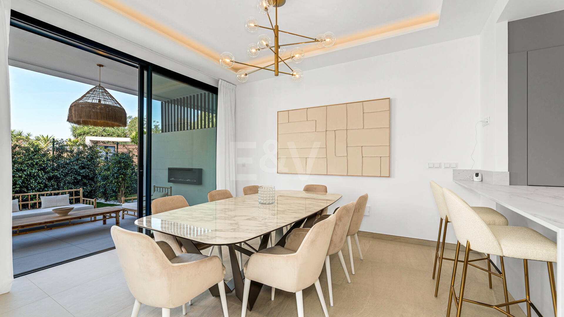 Exklusive Villa mit Premium-Ausstattung und privatem Pool auf dem Dach in Rio Real