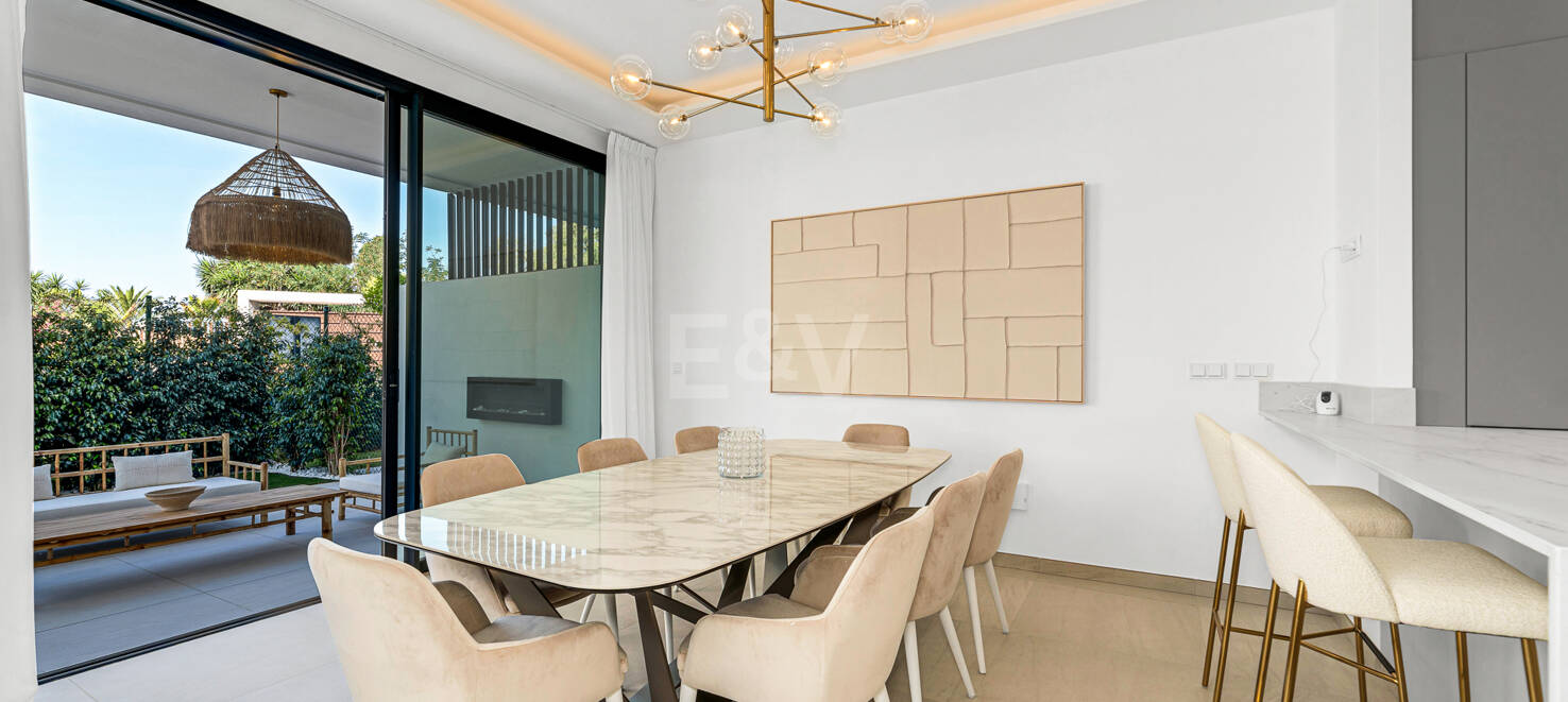 Exclusive Villa with Premium Features and Private Rooftop Pool in Rio Real