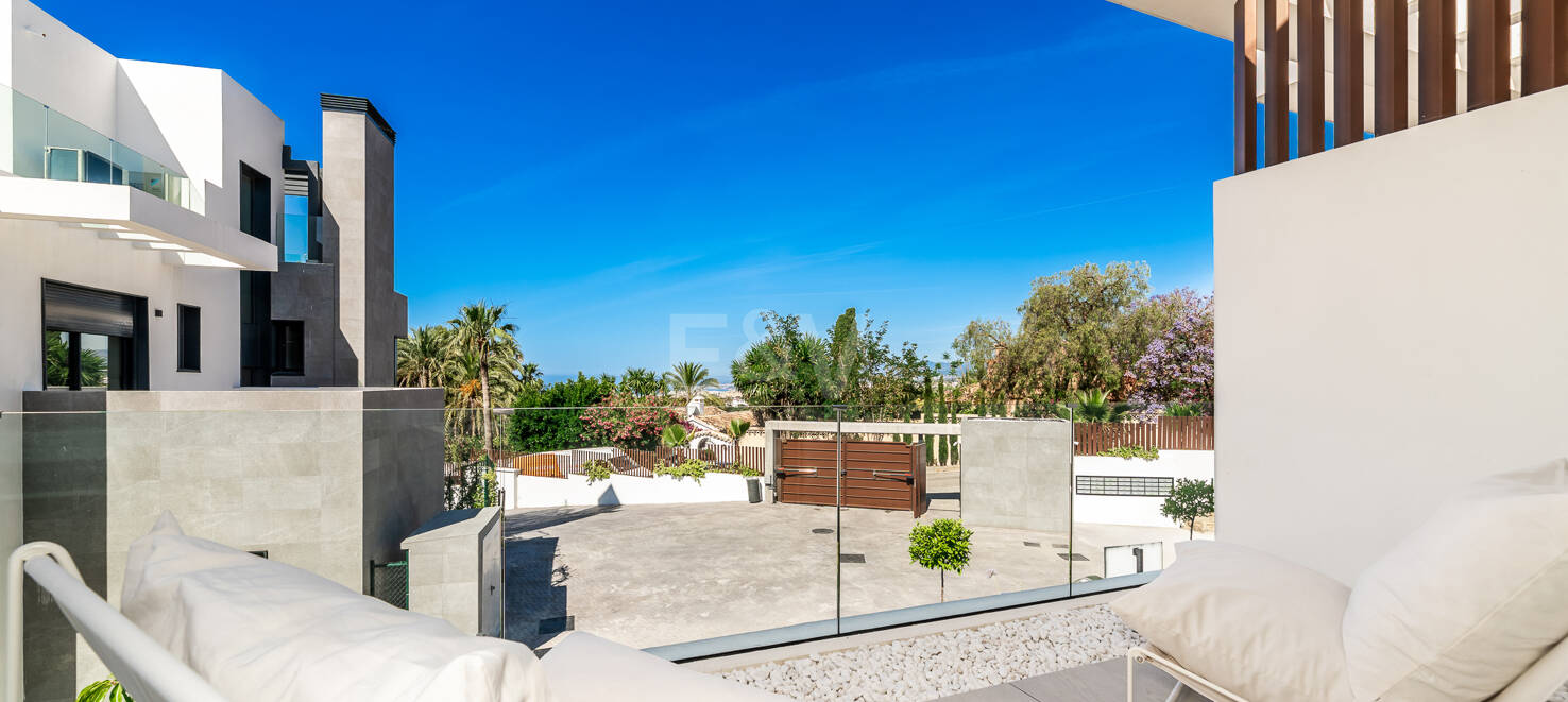 Exclusive Villa with Premium Features and Private Rooftop Pool in Rio Real