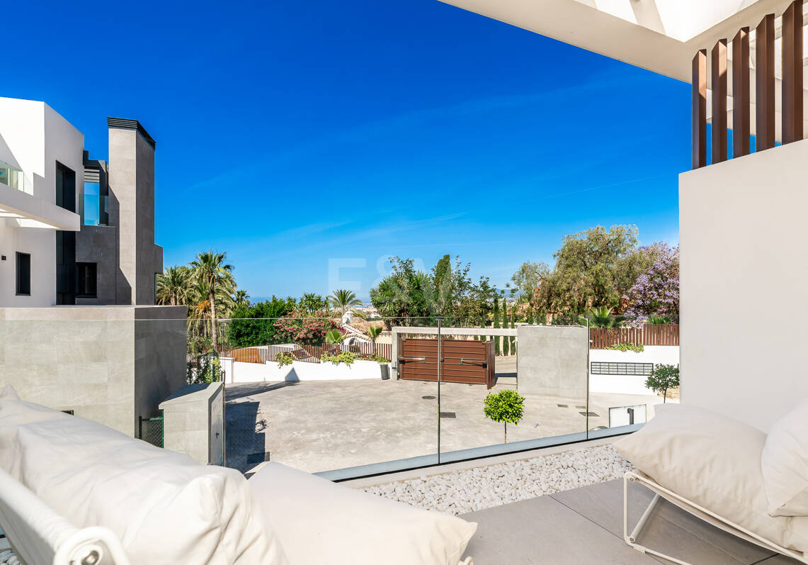 Exklusive Villa mit Premium-Ausstattung und privatem Pool auf dem Dach in Rio Real