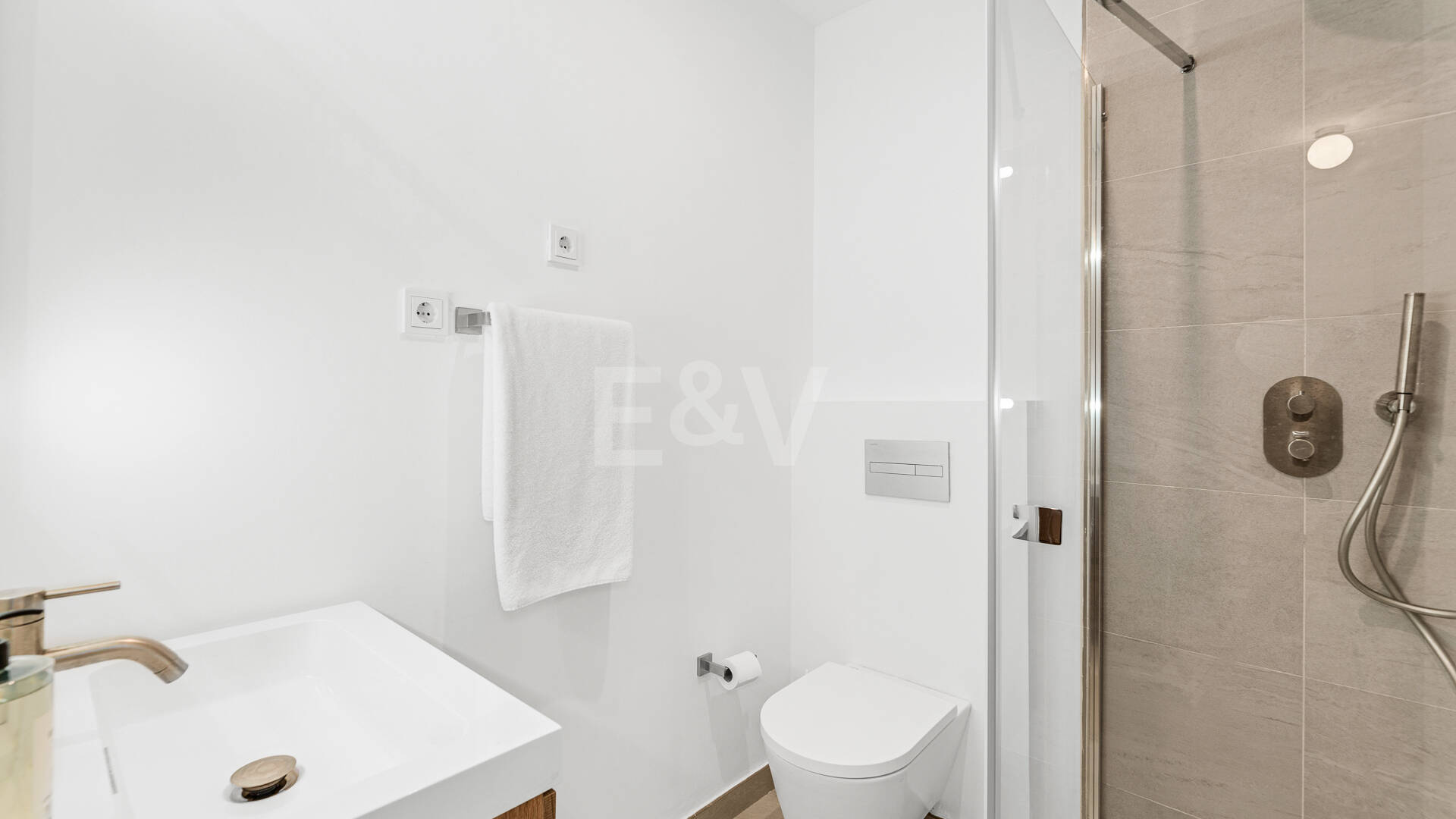 Exklusive Villa mit Premium-Ausstattung und privatem Pool auf dem Dach in Rio Real