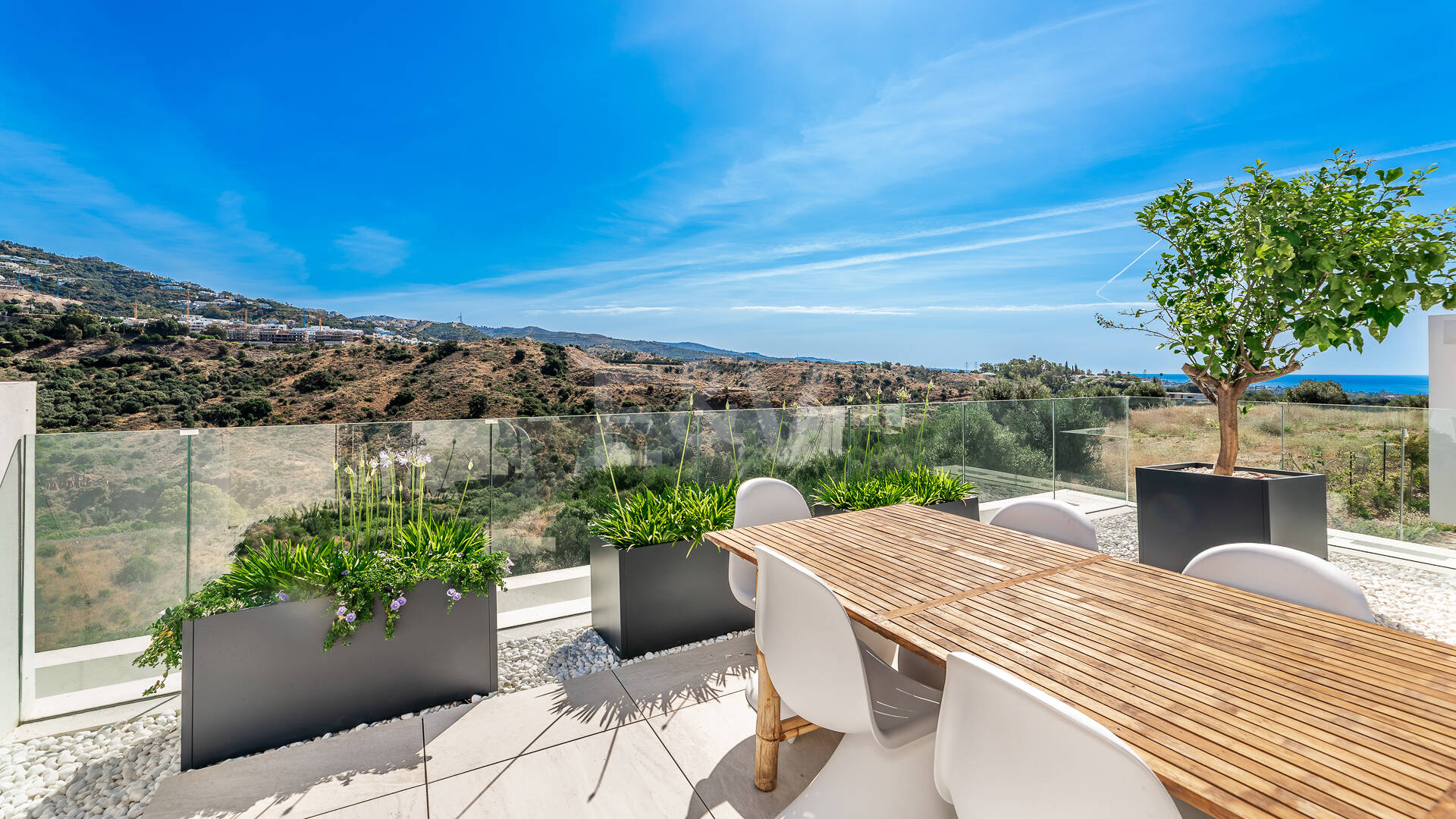 Exklusive Villa mit Premium-Ausstattung und privatem Pool auf dem Dach in Rio Real