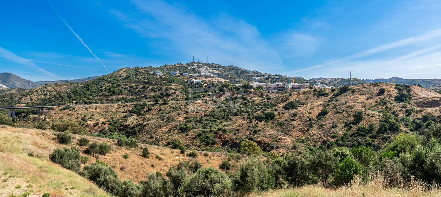 Exclusive Villa with Premium Features and Private Rooftop Pool in Rio Real