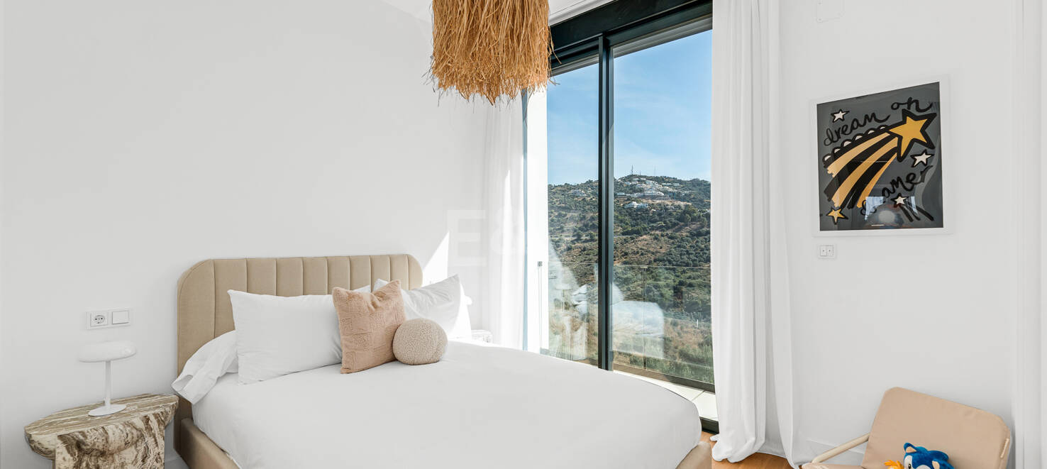 Exclusive Villa with Premium Features and Private Rooftop Pool in Rio Real