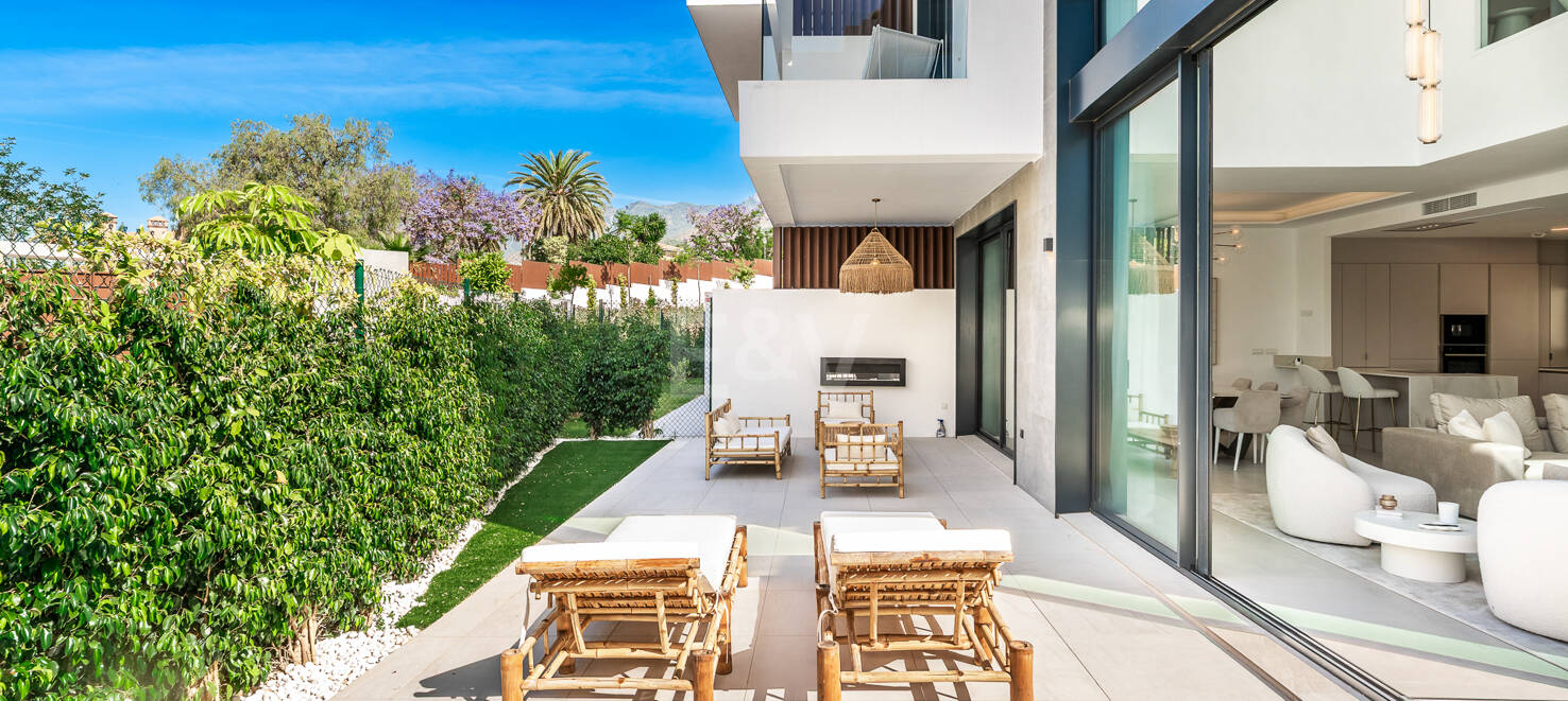 Exclusive Villa with Premium Features and Private Rooftop Pool in Rio Real