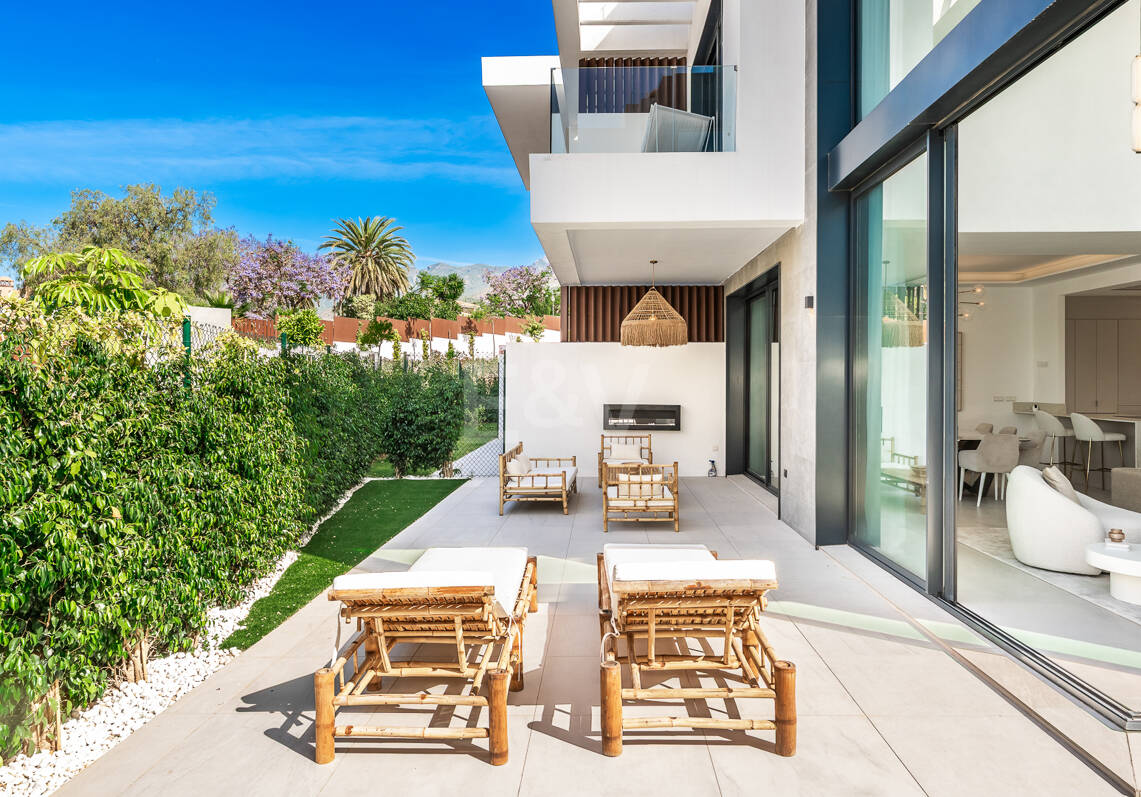 Exklusive Villa mit Premium-Ausstattung und privatem Pool auf dem Dach in Rio Real