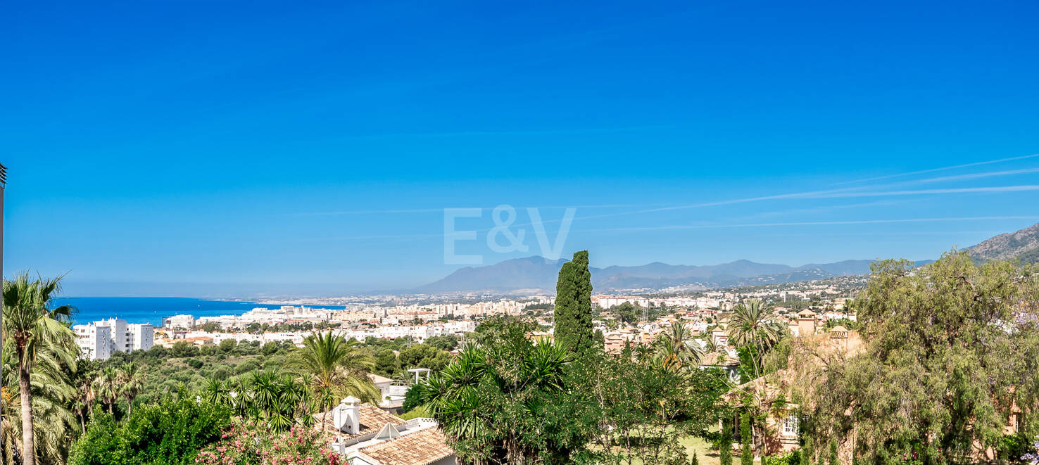 Exclusive Villa with Premium Features and Private Rooftop Pool in Rio Real