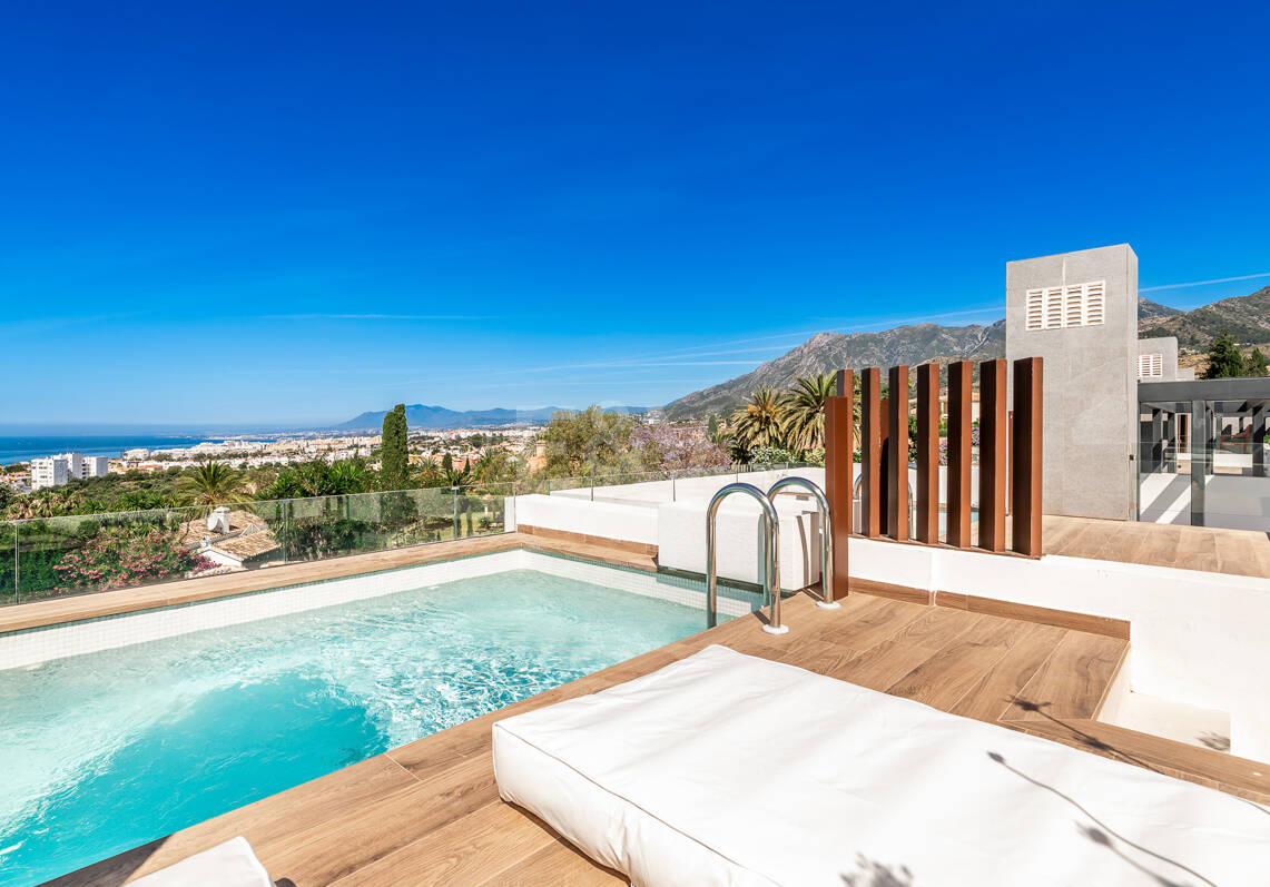Exklusive Villa mit Premium-Ausstattung und privatem Pool auf dem Dach in Rio Real