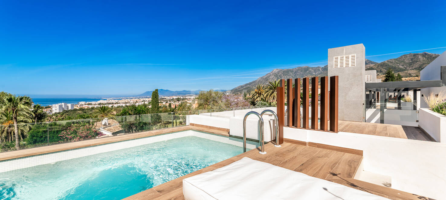 Exclusive Villa with Premium Features and Private Rooftop Pool in Rio Real