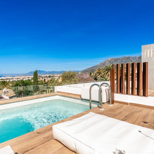 Exclusive Villa with Premium Features and Private Rooftop Pool in Rio Real