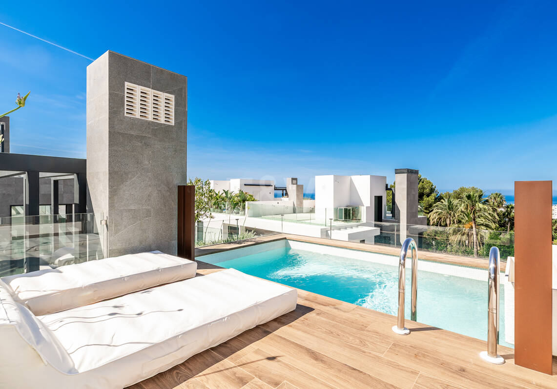 Exklusive Villa mit Premium-Ausstattung und privatem Pool auf dem Dach in Rio Real