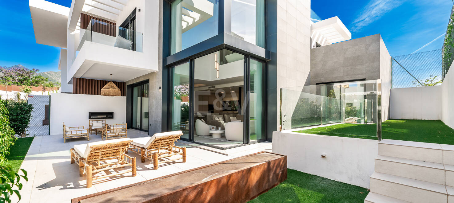 Exclusive Villa with Premium Features and Private Rooftop Pool in Rio Real