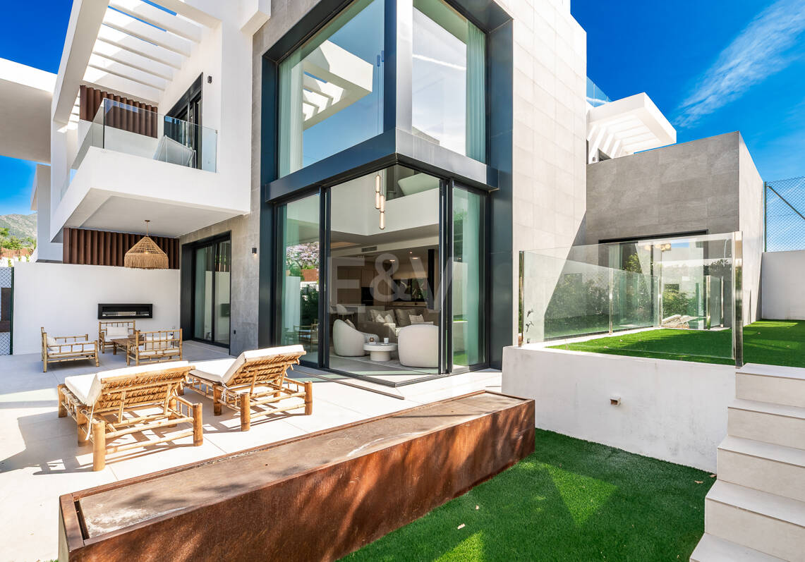 Exklusive Villa mit Premium-Ausstattung und privatem Pool auf dem Dach in Rio Real
