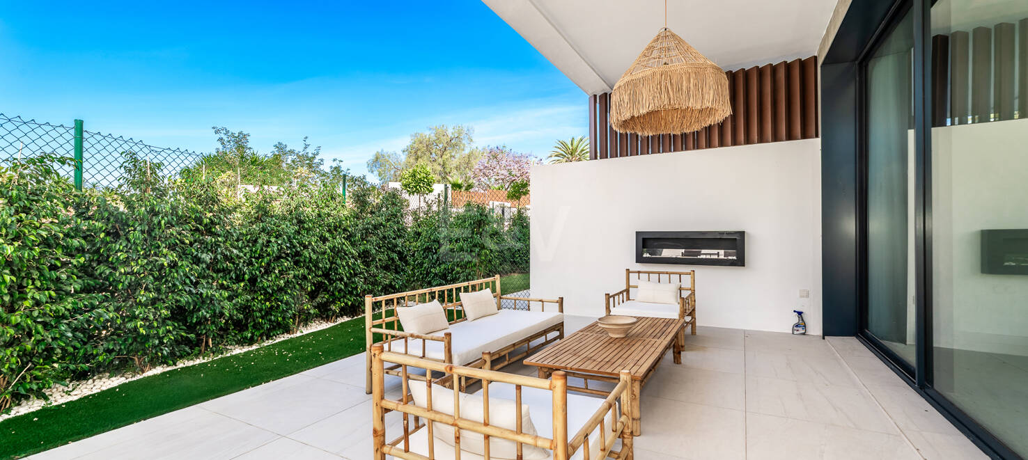 Exclusive Villa with Premium Features and Private Rooftop Pool in Rio Real