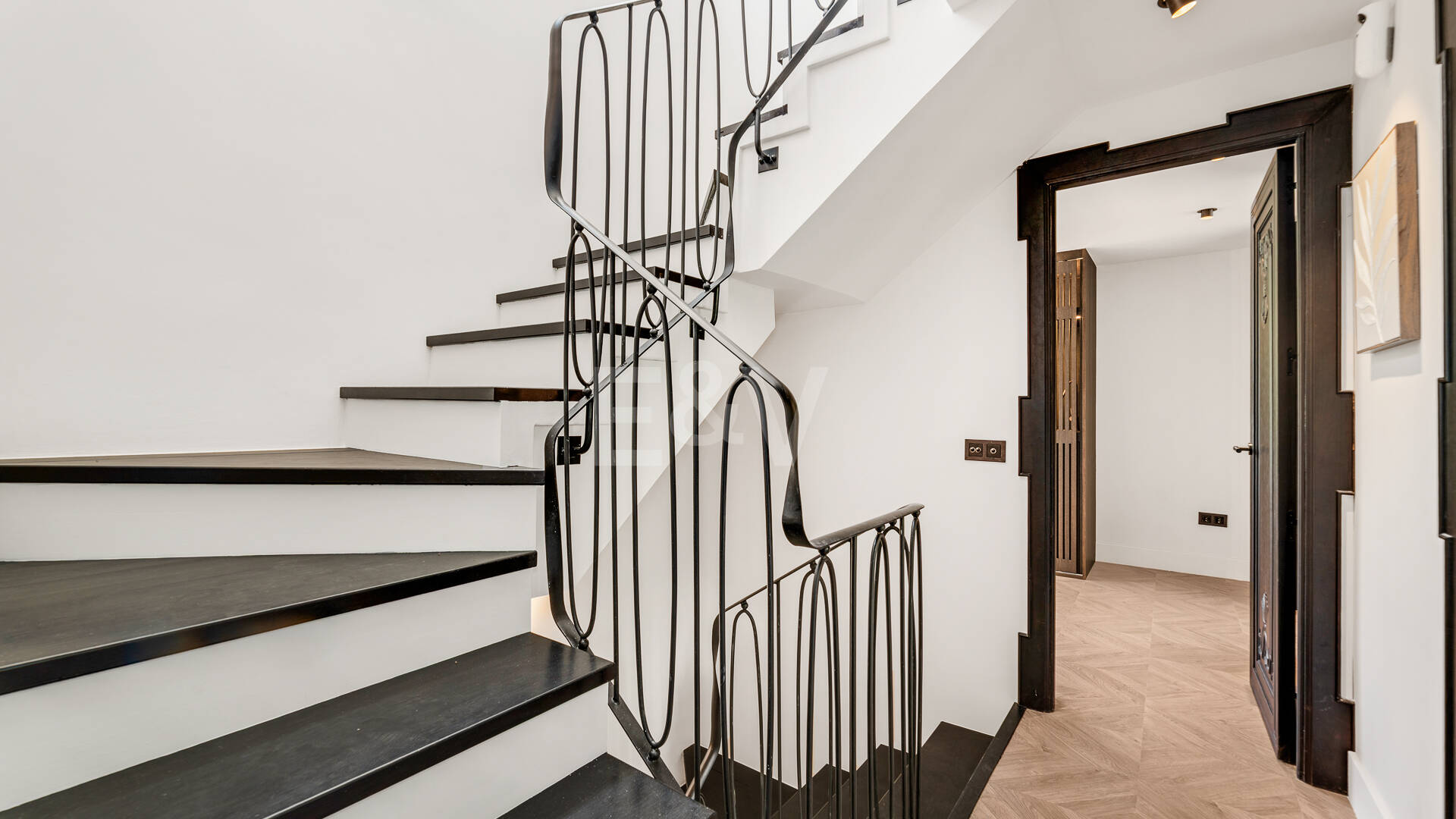 Luxusvilla mit Privatsphäre, Pool & Smart-Home-Ausstattung