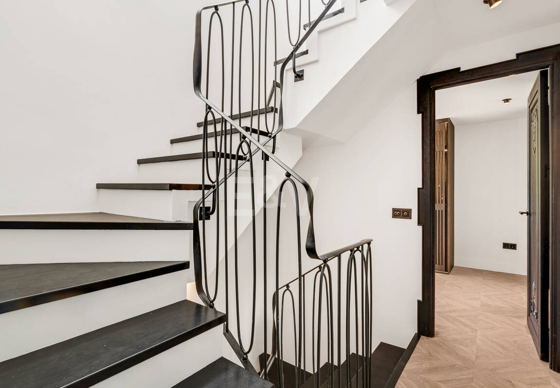 Fin lyx Villa med integritet, pool och smarta hemfunktioner