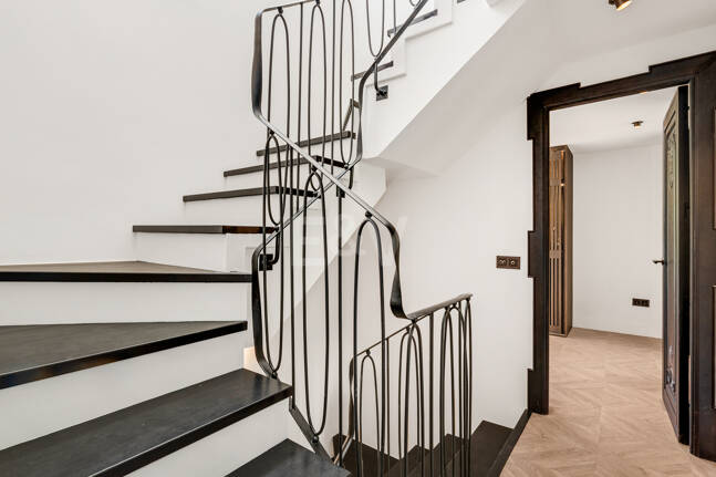 Fin lyx Villa med integritet, pool och smarta hemfunktioner