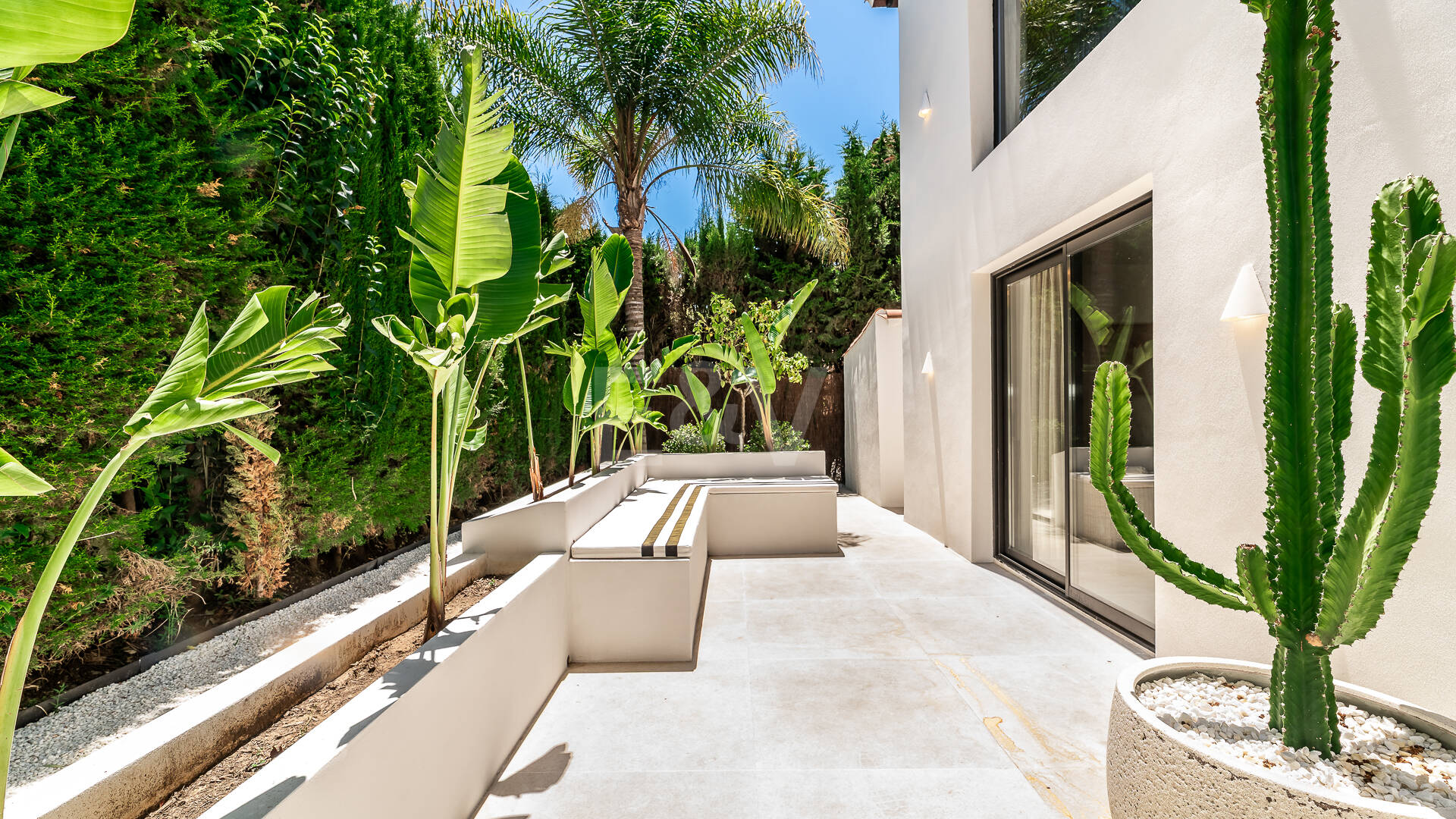 Luxusvilla mit Privatsphäre, Pool & Smart-Home-Ausstattung