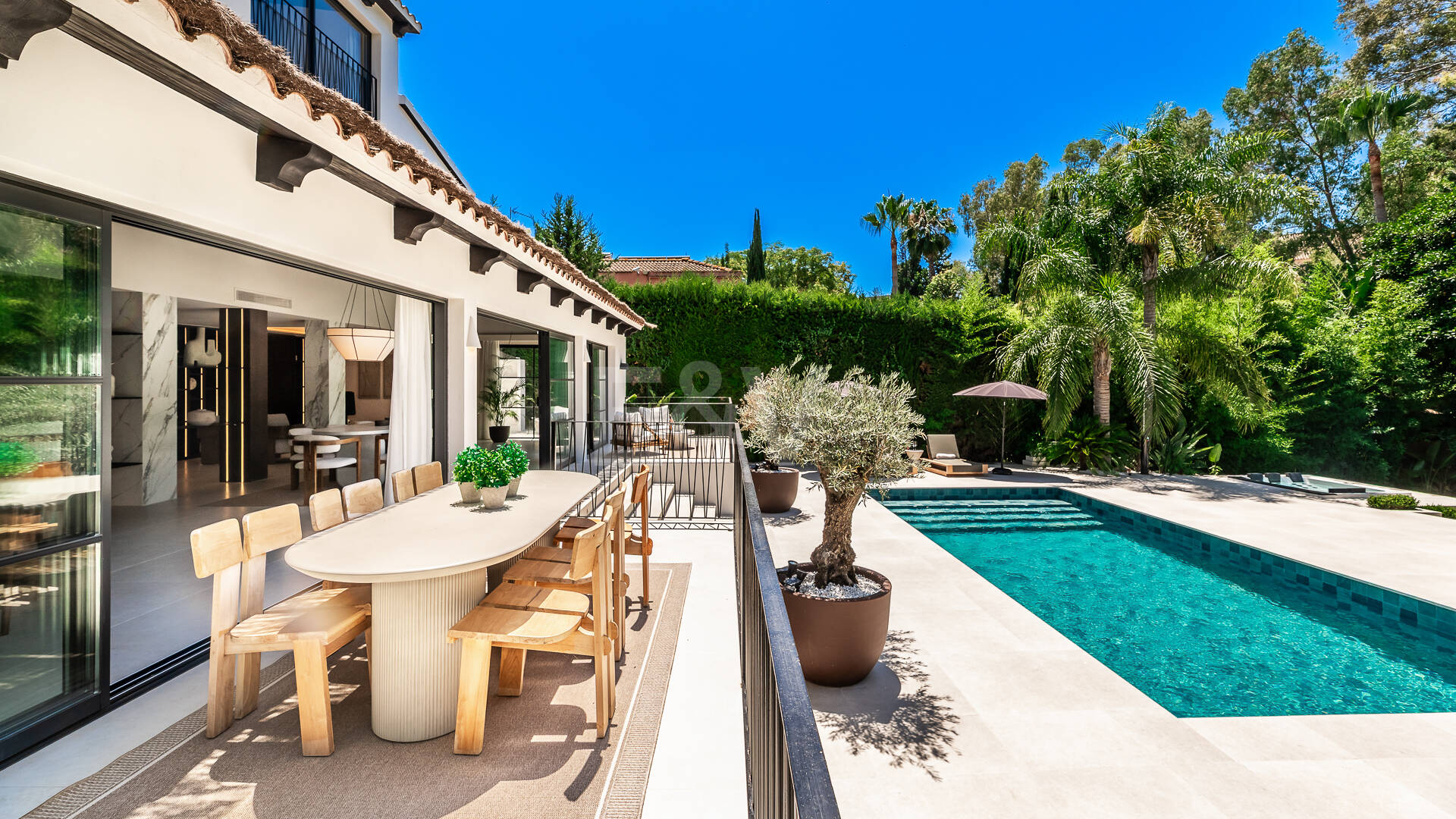 Luxusvilla mit Privatsphäre, Pool & Smart-Home-Ausstattung