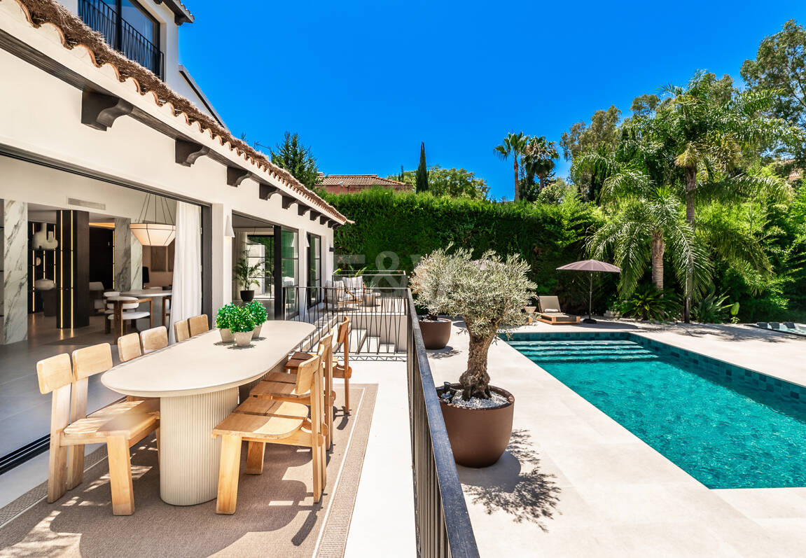 Fin lyx Villa med integritet, pool och smarta hemfunktioner