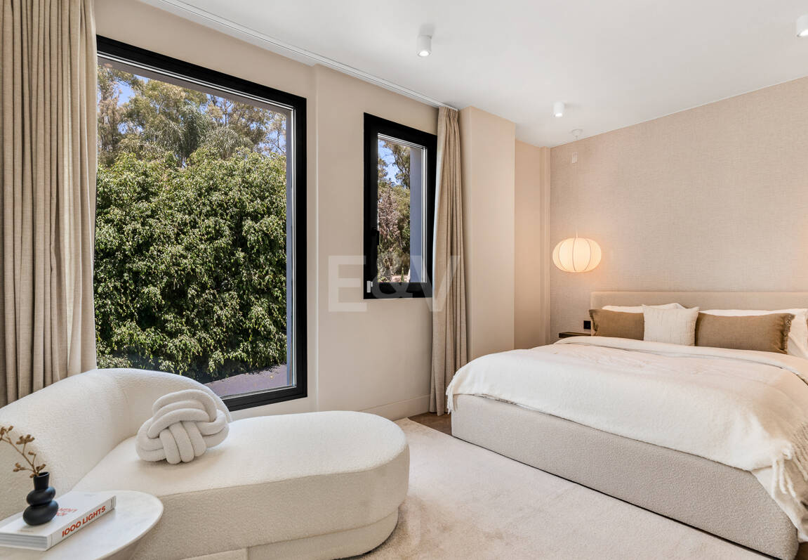 Fin lyx Villa med integritet, pool och smarta hemfunktioner