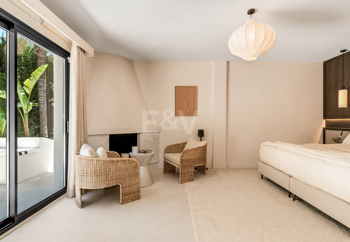 Fin lyx Villa med integritet, pool och smarta hemfunktioner