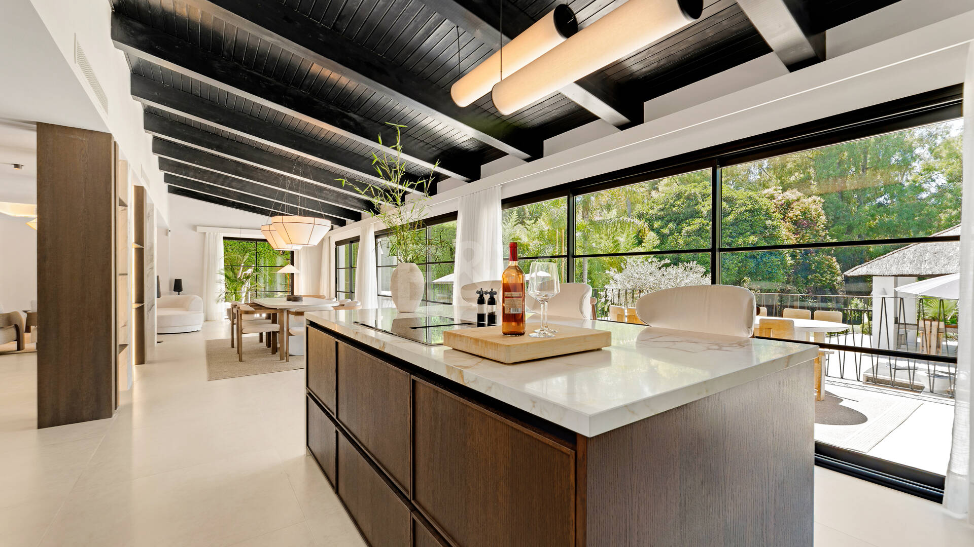 Luxusvilla mit Privatsphäre, Pool & Smart-Home-Ausstattung