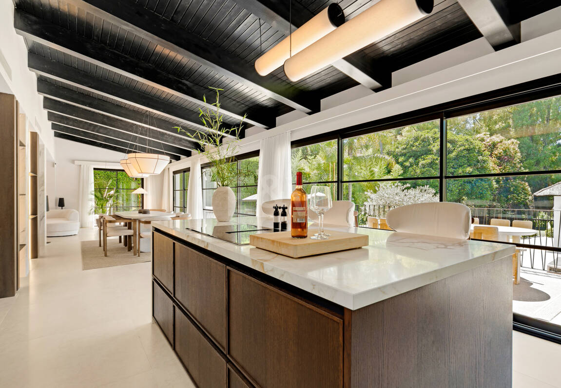 Fin lyx Villa med integritet, pool och smarta hemfunktioner