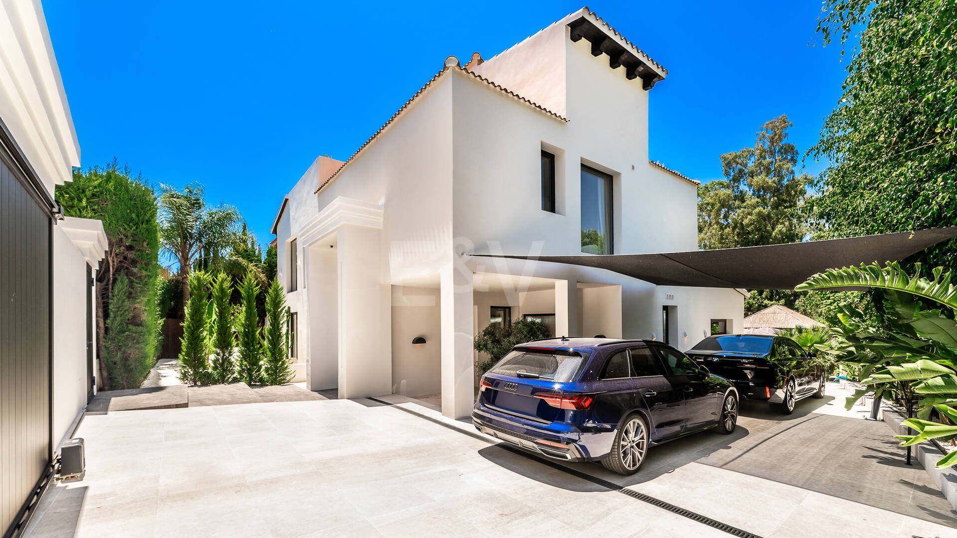 Luxusvilla mit Privatsphäre, Pool & Smart-Home-Ausstattung