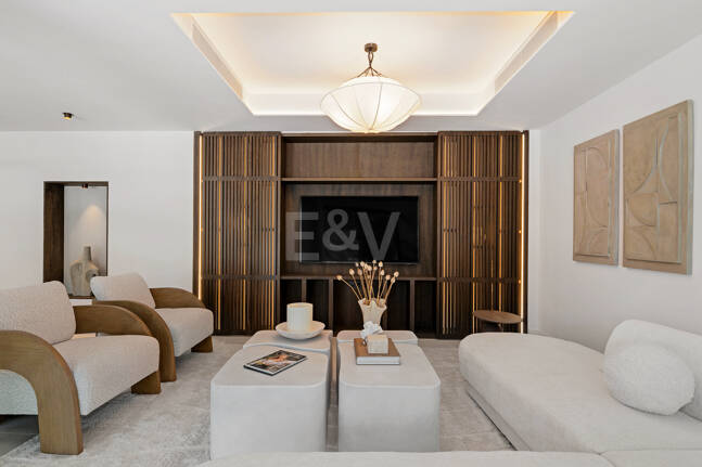 Fin lyx Villa med integritet, pool och smarta hemfunktioner