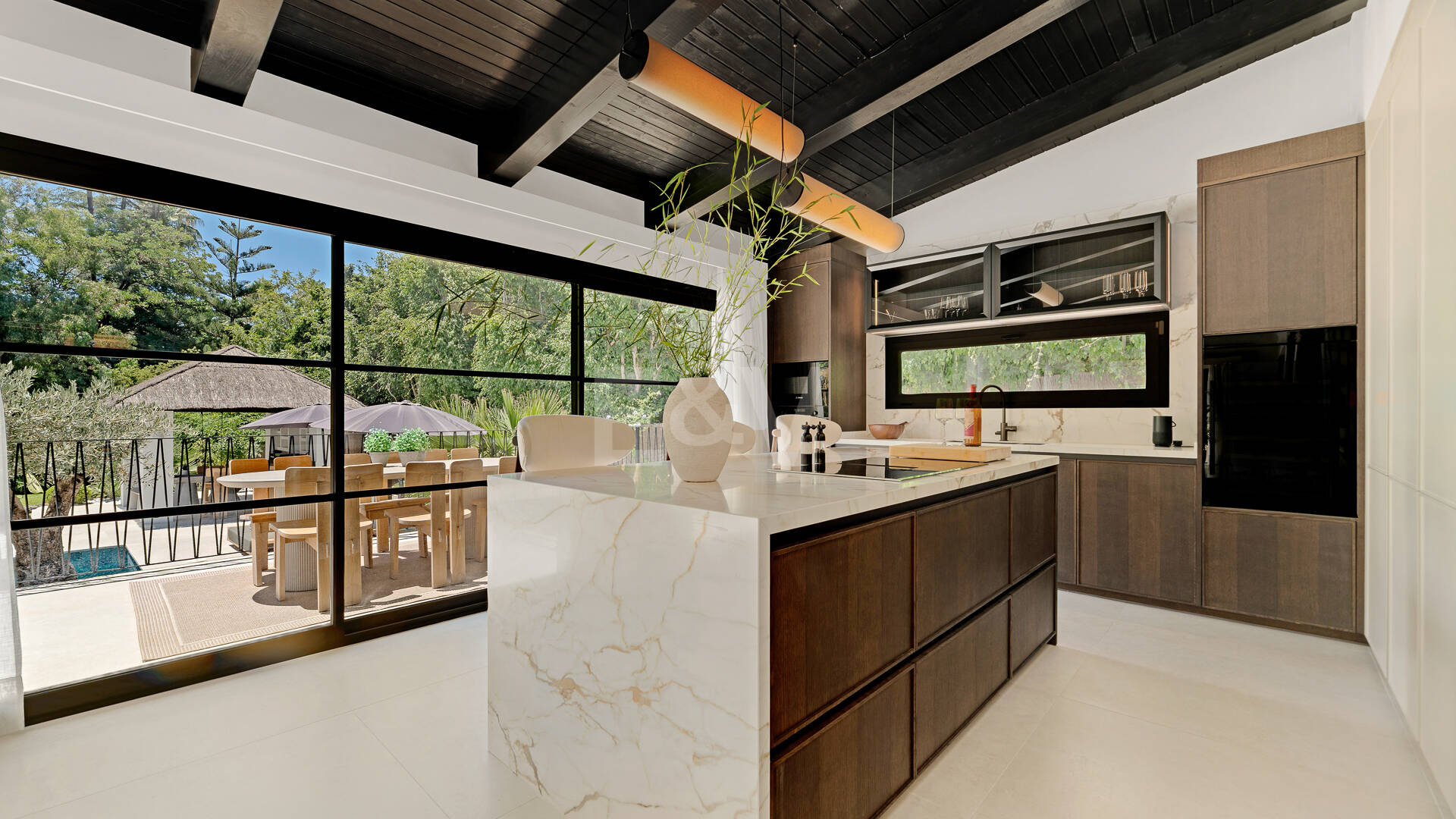 Luxusvilla mit Privatsphäre, Pool & Smart-Home-Ausstattung