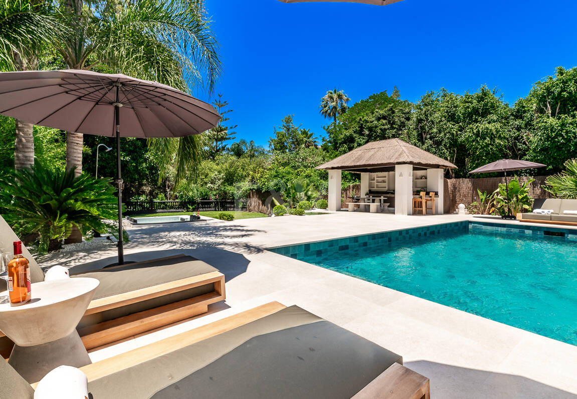 Fin lyx Villa med integritet, pool och smarta hemfunktioner