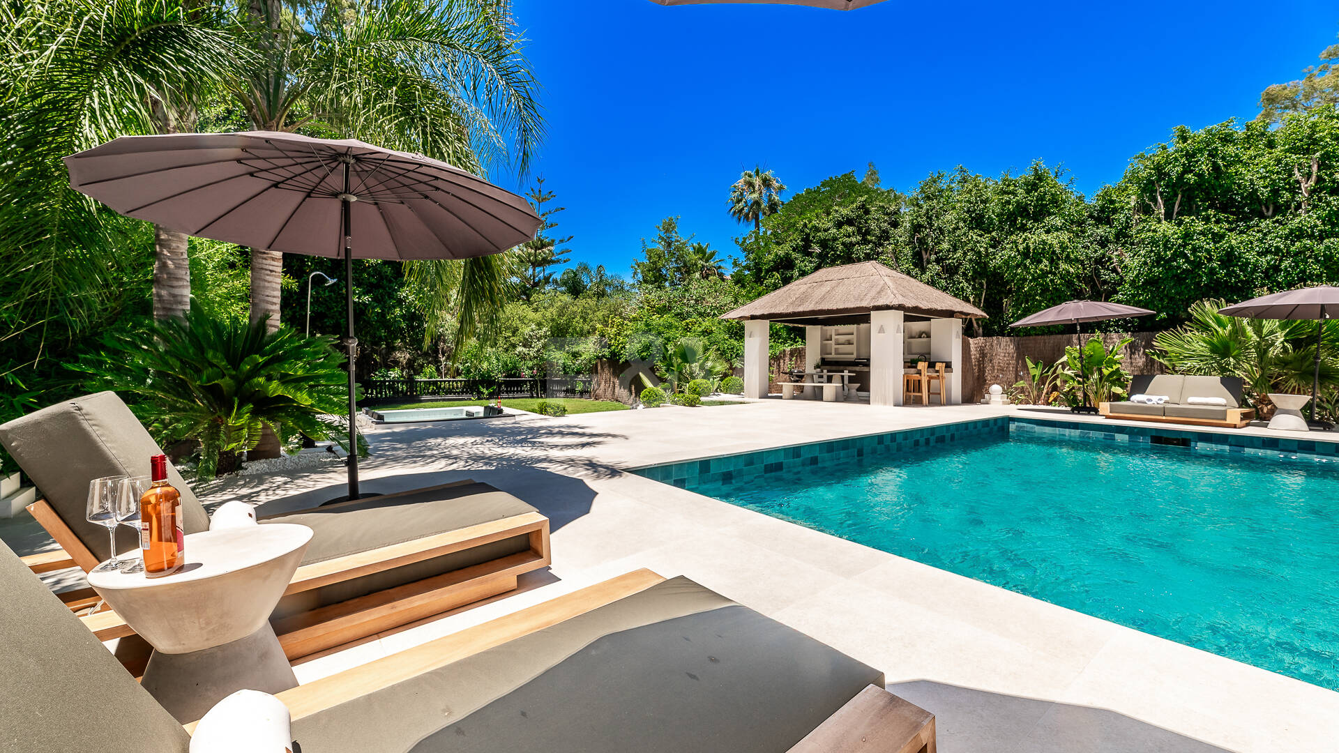 Luxusvilla mit Privatsphäre, Pool & Smart-Home-Ausstattung