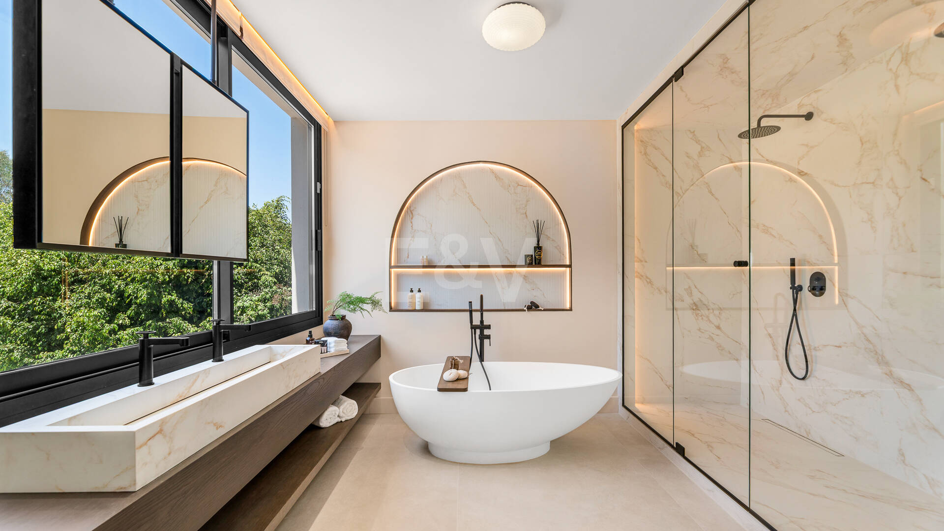 Luxusvilla mit Privatsphäre, Pool & Smart-Home-Ausstattung