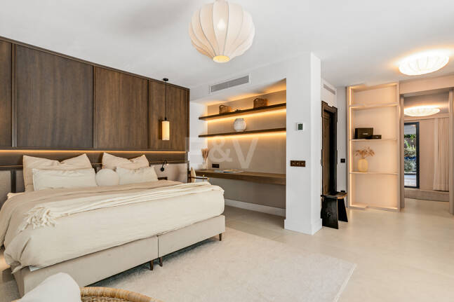 Fin lyx Villa med integritet, pool och smarta hemfunktioner