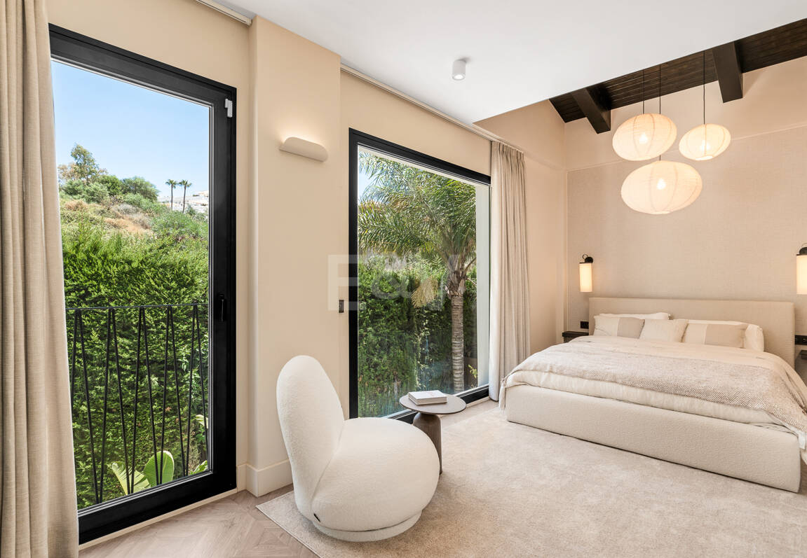 Fin lyx Villa med integritet, pool och smarta hemfunktioner