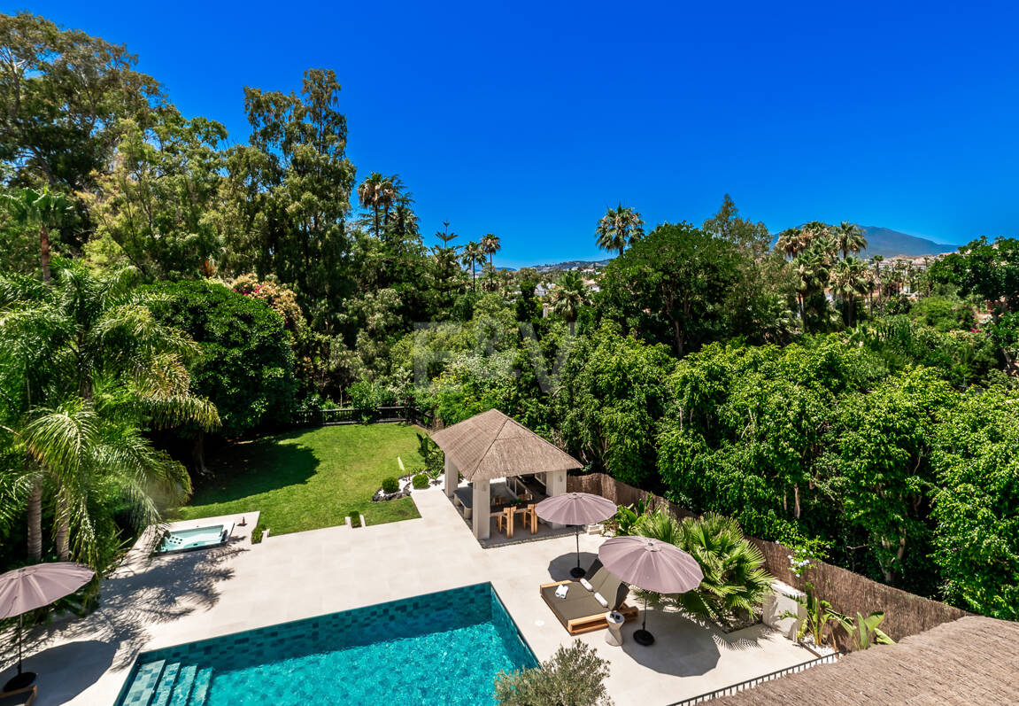 Fin lyx Villa med integritet, pool och smarta hemfunktioner