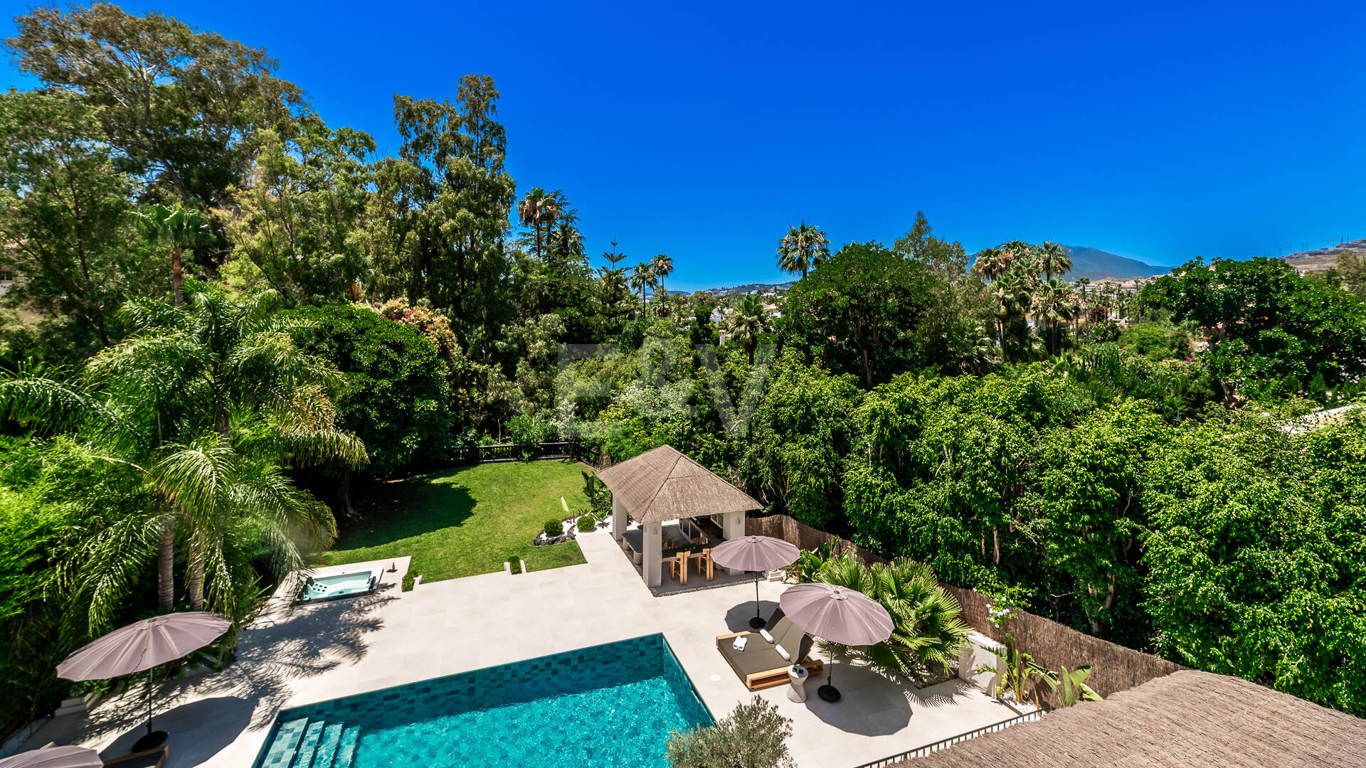 Luxusvilla mit Privatsphäre, Pool & Smart-Home-Ausstattung